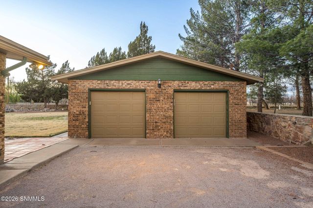 2080 Tres Pinos Lane, Las Cruces, NM 88005