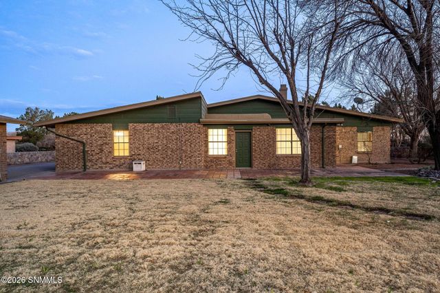 2080 Tres Pinos Lane, Las Cruces, NM 88005