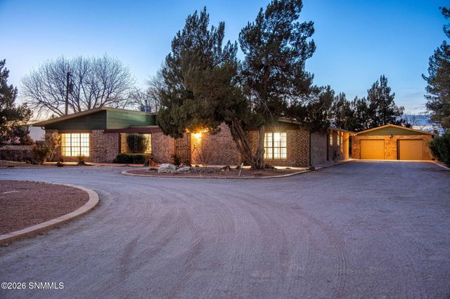 2080 Tres Pinos Lane, Las Cruces, NM 88005