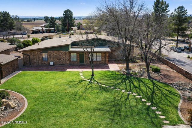 2080 Tres Pinos Lane, Las Cruces, NM 88005