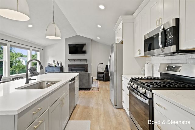 13092 Boulderway Trail, Grand Haven, MI 49417