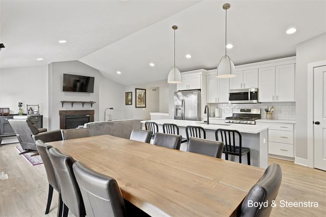 13092 Boulderway Trail, Grand Haven, MI 49417