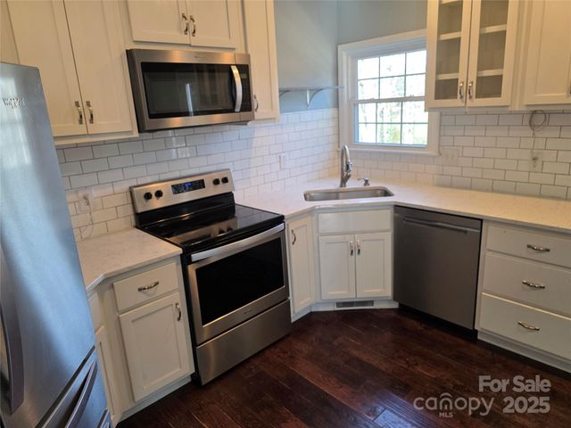 12 White Squirrel Lane, Hendersonville, NC 28739