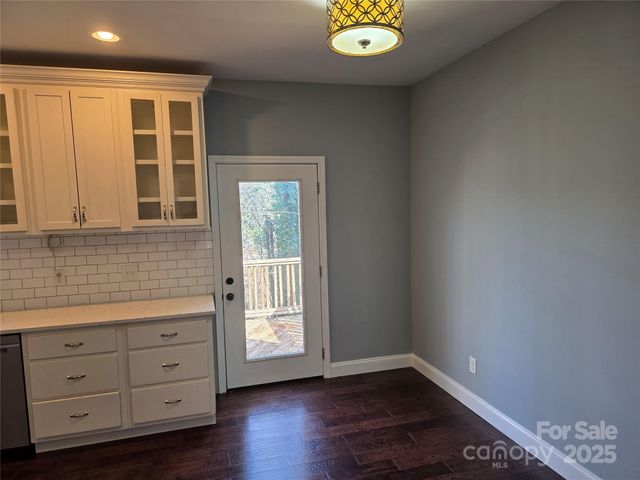 12 White Squirrel Lane, Hendersonville, NC 28739