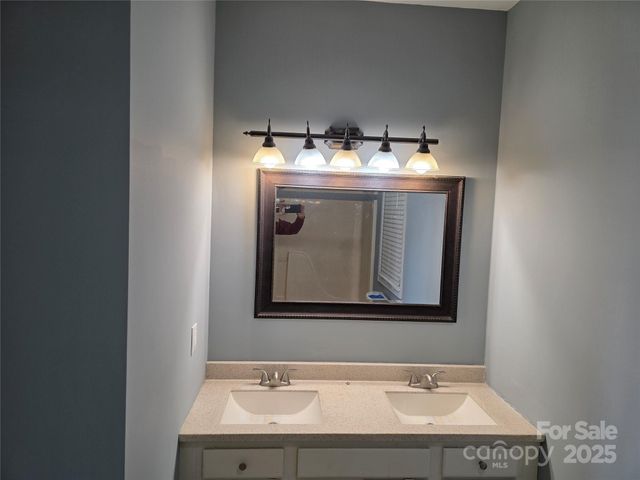 12 White Squirrel Lane, Hendersonville, NC 28739