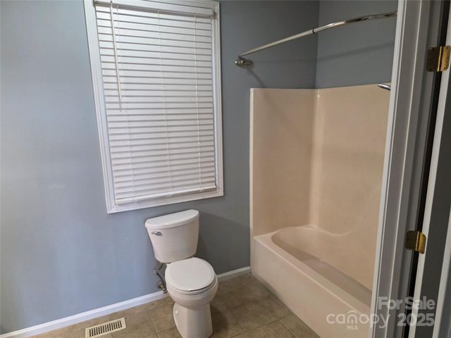 12 White Squirrel Lane, Hendersonville, NC 28739