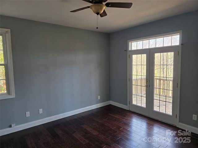 12 White Squirrel Lane, Hendersonville, NC 28739