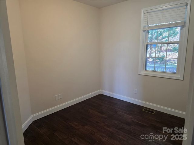 12 White Squirrel Lane, Hendersonville, NC 28739