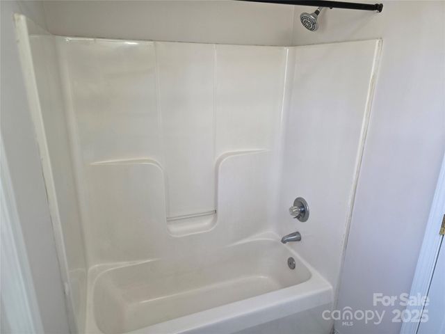 12 White Squirrel Lane, Hendersonville, NC 28739