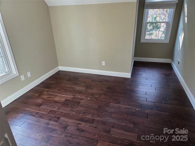 12 White Squirrel Lane, Hendersonville, NC 28739