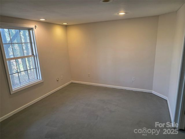 12 White Squirrel Lane, Hendersonville, NC 28739