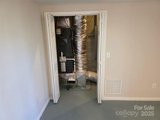 12 White Squirrel Lane, Hendersonville, NC 28739