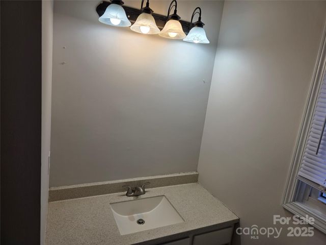 12 White Squirrel Lane, Hendersonville, NC 28739