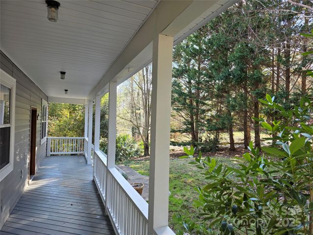 12 White Squirrel Lane, Hendersonville, NC 28739