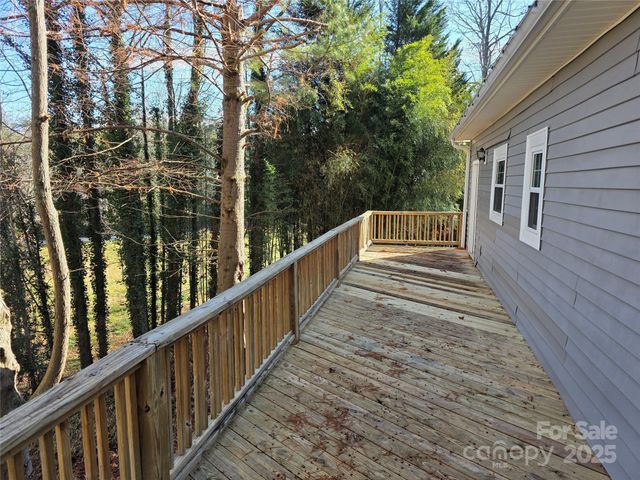 12 White Squirrel Lane, Hendersonville, NC 28739