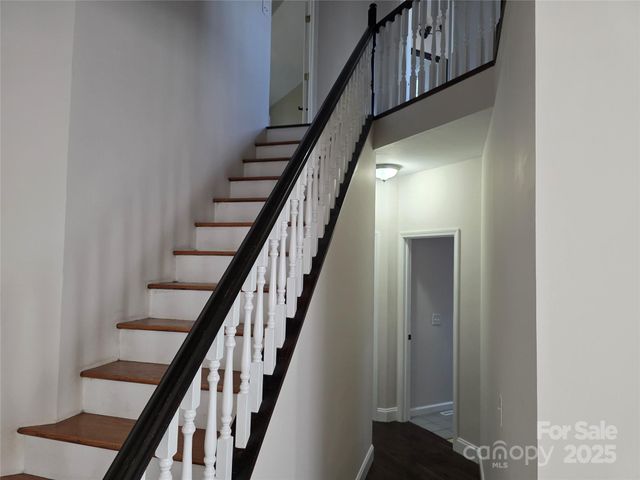 12 White Squirrel Lane, Hendersonville, NC 28739