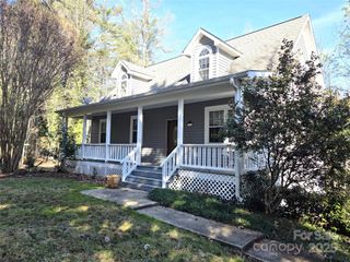 12 White Squirrel Lane, Hendersonville, NC 28739