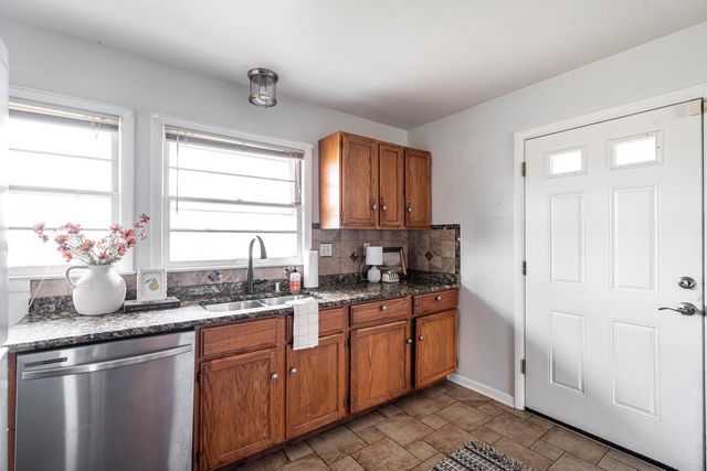 5706 W Luebbe LANE, Milwaukee, WI 53223