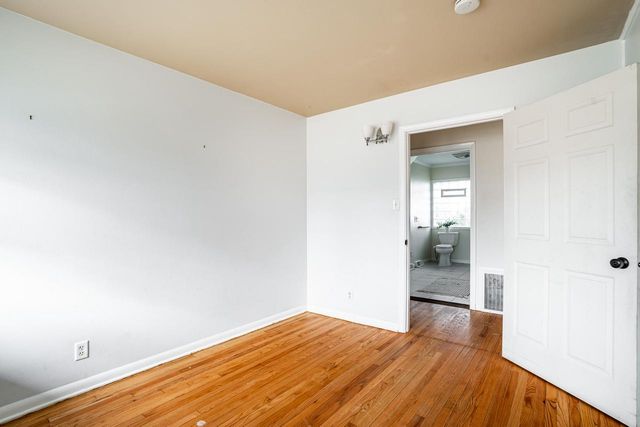 5706 W Luebbe LANE, Milwaukee, WI 53223