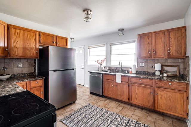 5706 W Luebbe LANE, Milwaukee, WI 53223