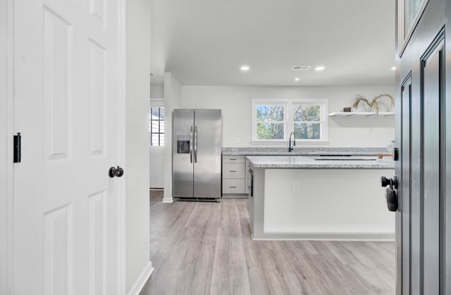 200 Roosevelt Drive, Saint Stephen, SC 29479