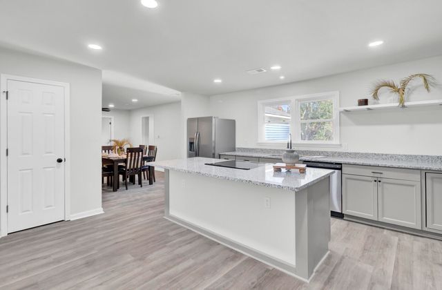 200 Roosevelt Drive, Saint Stephen, SC 29479