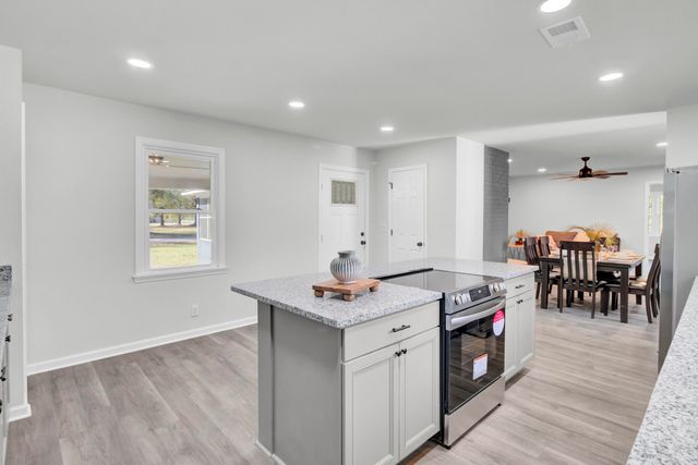 200 Roosevelt Drive, Saint Stephen, SC 29479