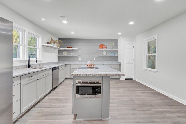 200 Roosevelt Drive, Saint Stephen, SC 29479