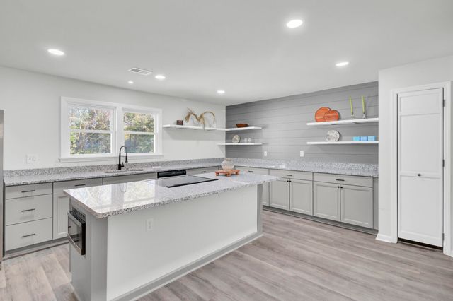 200 Roosevelt Drive, Saint Stephen, SC 29479