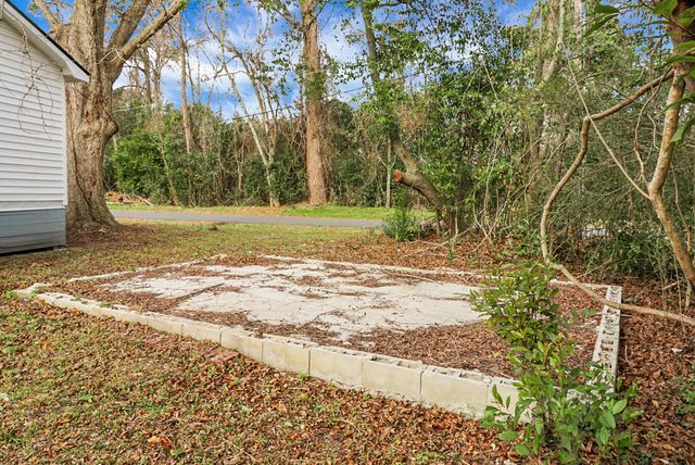 200 Roosevelt Drive, Saint Stephen, SC 29479