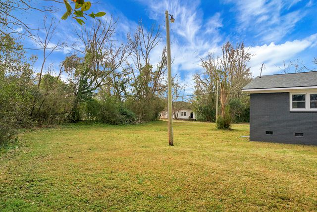 200 Roosevelt Drive, Saint Stephen, SC 29479