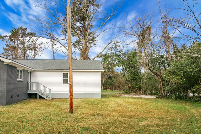 200 Roosevelt Drive, Saint Stephen, SC 29479