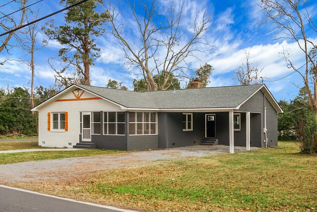 200 Roosevelt Drive, Saint Stephen, SC 29479