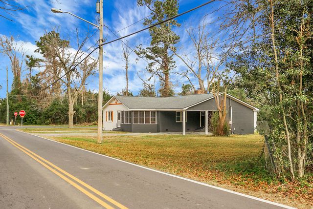 200 Roosevelt Drive, Saint Stephen, SC 29479