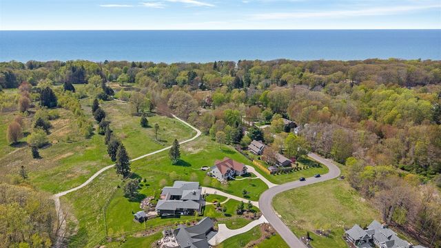 719 Golfview Drive, Douglas, MI 49406
