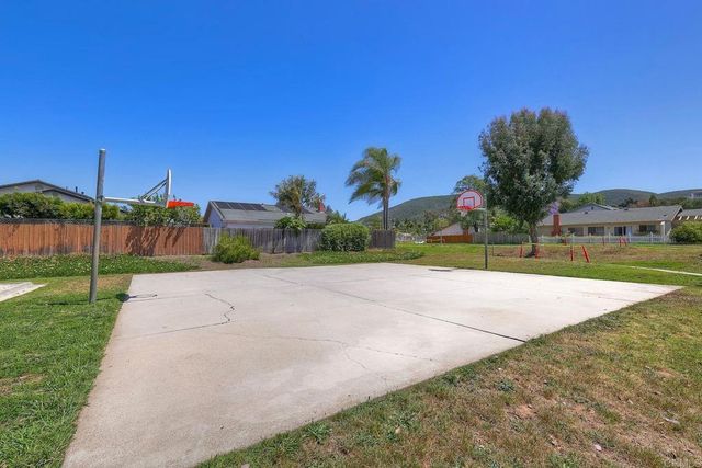 1114 Red Hawk Way, San Marcos, CA 92078