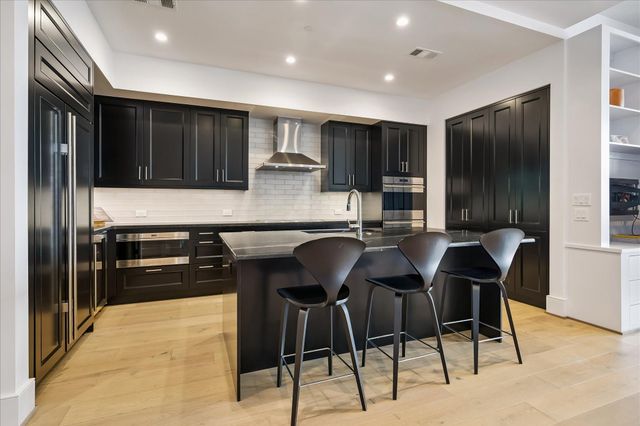 2325 Welch Street 704, Houston, TX 77019