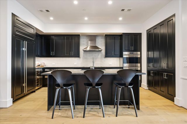2325 Welch Street 704, Houston, TX 77019