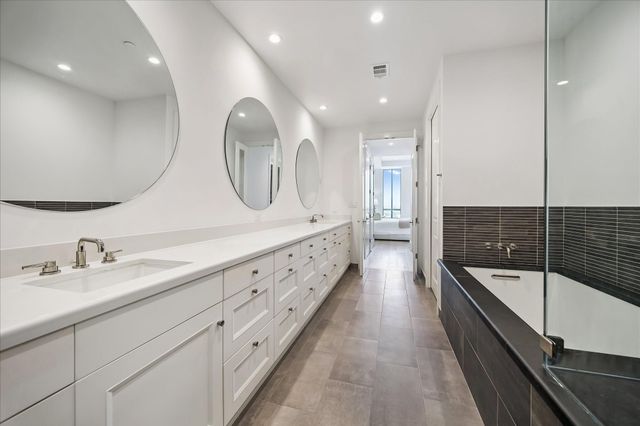 2325 Welch Street 704, Houston, TX 77019