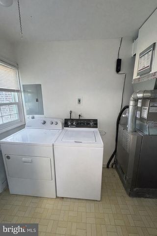 502 SHARPLEY LN, Wilmington, DE 19803