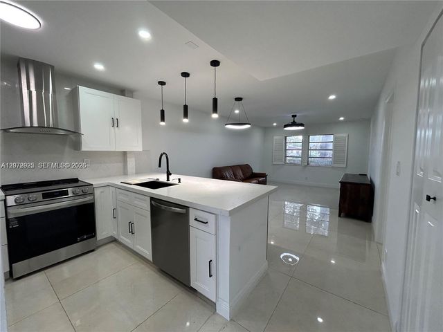 300 Berkley Road 108, Hollywood, FL 33024