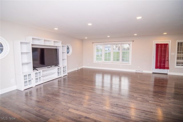 108 Elaine Avenue, Follansbee, WV 26037