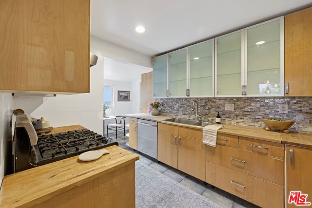 3628 Rosewood Avenue, Los Angeles, CA 90066