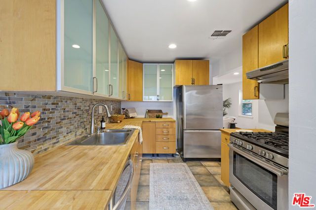 3628 Rosewood Avenue, Los Angeles, CA 90066
