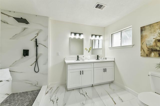 1913 Grace Street, Alvin, TX 77511