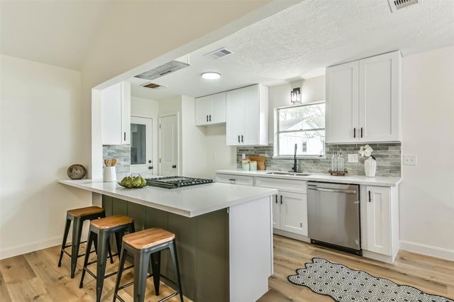 1913 Grace Street, Alvin, TX 77511