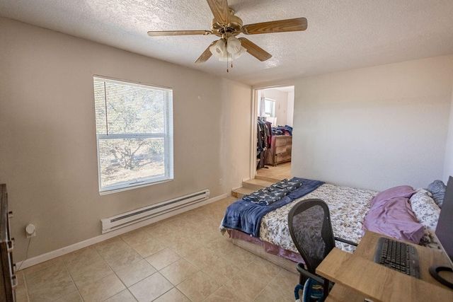 3 T J Lane, Los Lunas, NM 87031