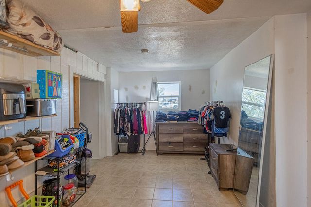 3 T J Lane, Los Lunas, NM 87031