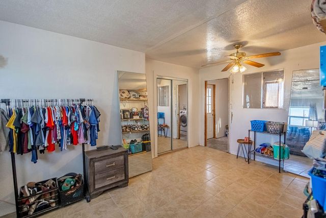 3 T J Lane, Los Lunas, NM 87031