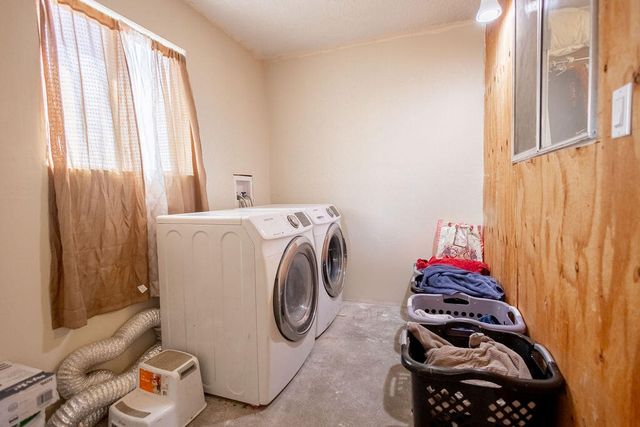 3 T J Lane, Los Lunas, NM 87031